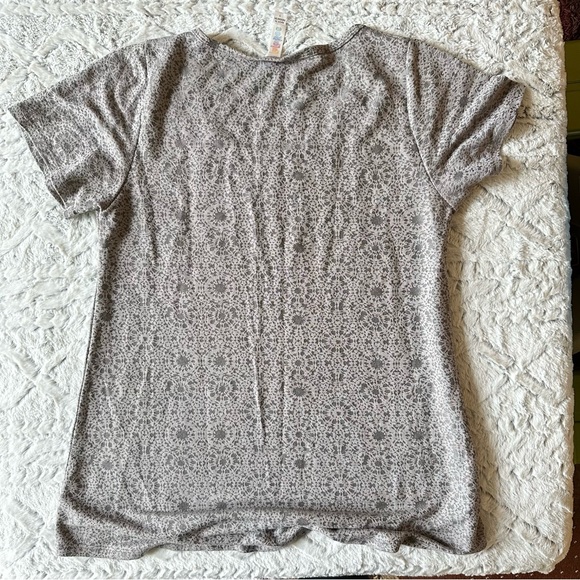 Lularoe Lacy Jacquard Classic T size small, gray - Picture 7 of 7
